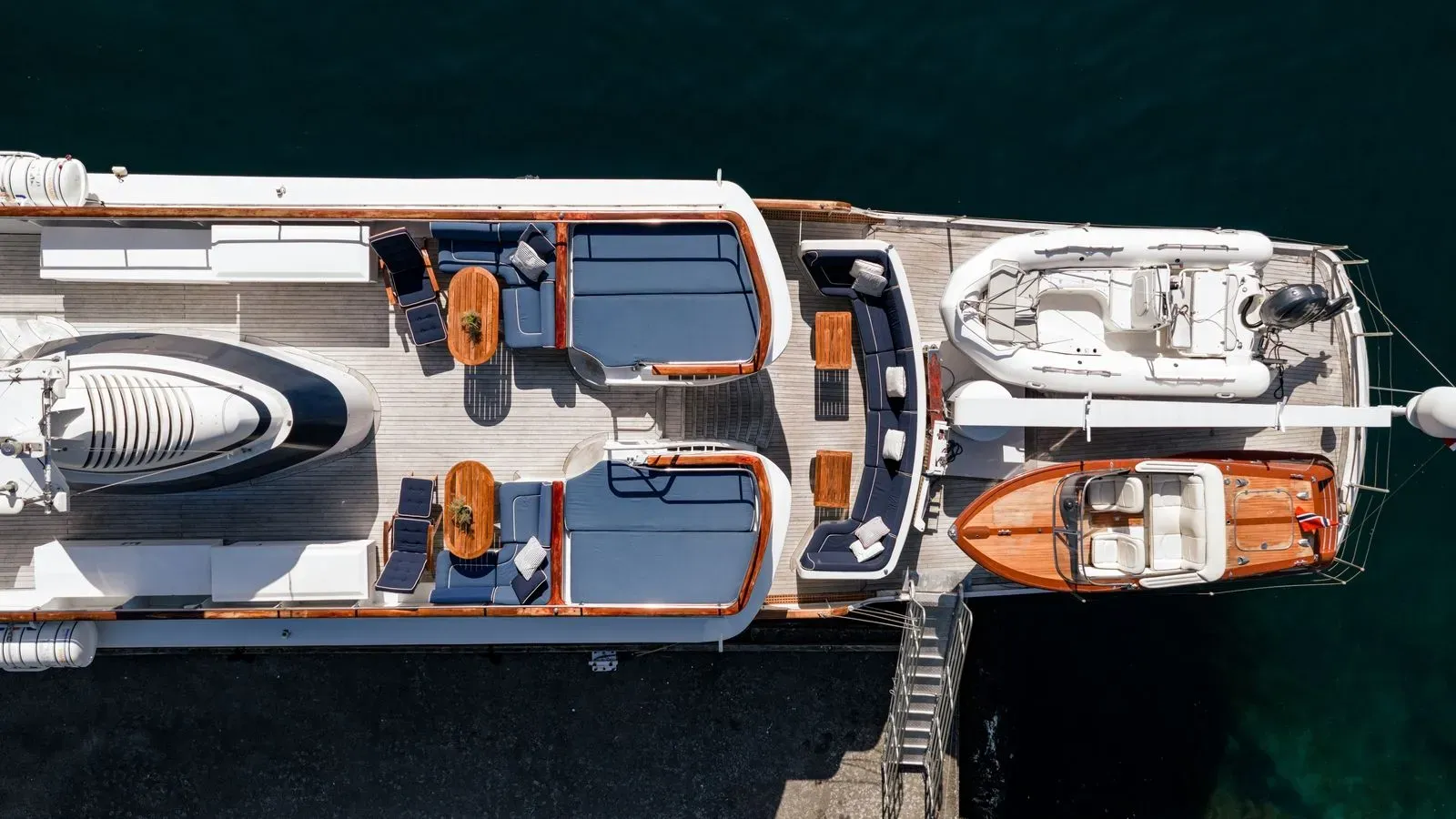 Top-down view of Chantal’s aft decks and tenders
