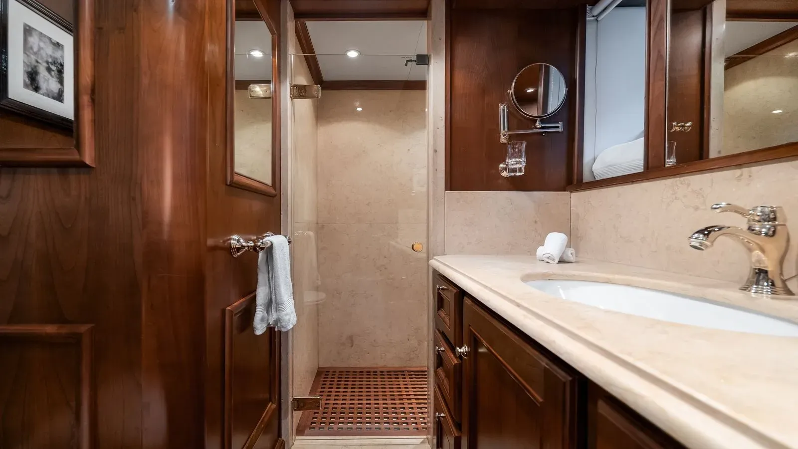 Second twin cabin’s en-suite bathroom and shower