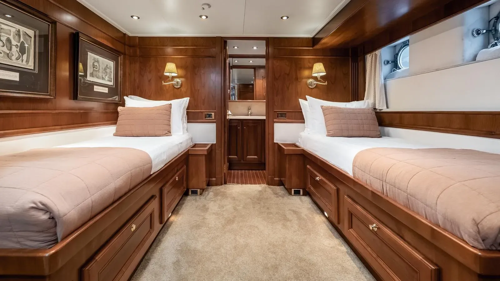Second twin guest cabin with two single berths