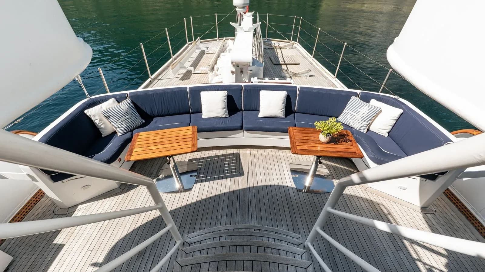 Forward-facing lounge on Chantal’s upper deck